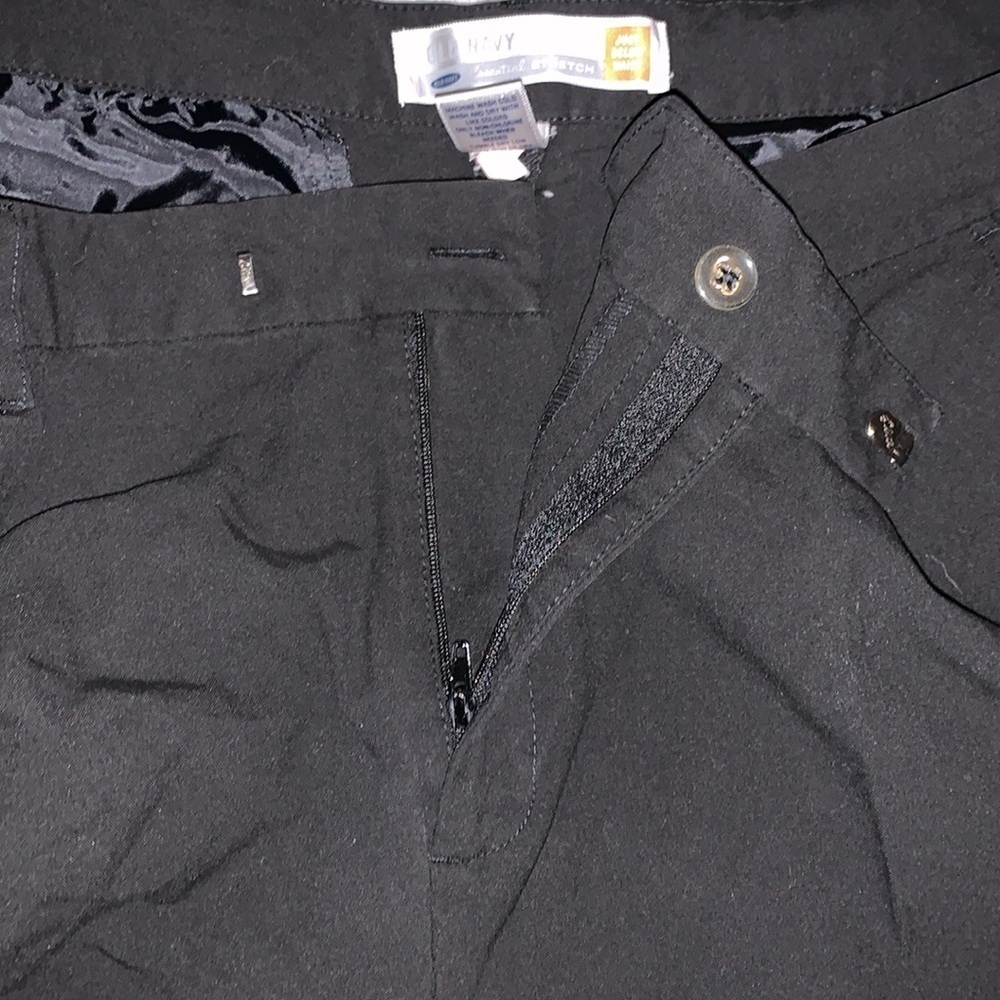 Old Navy Plus Size 16 Black cropped pleated dress pants essential stretch. - Picture 5 of 5